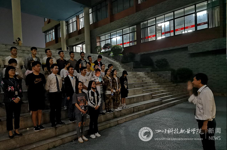 党办刘主任加水印.jpg