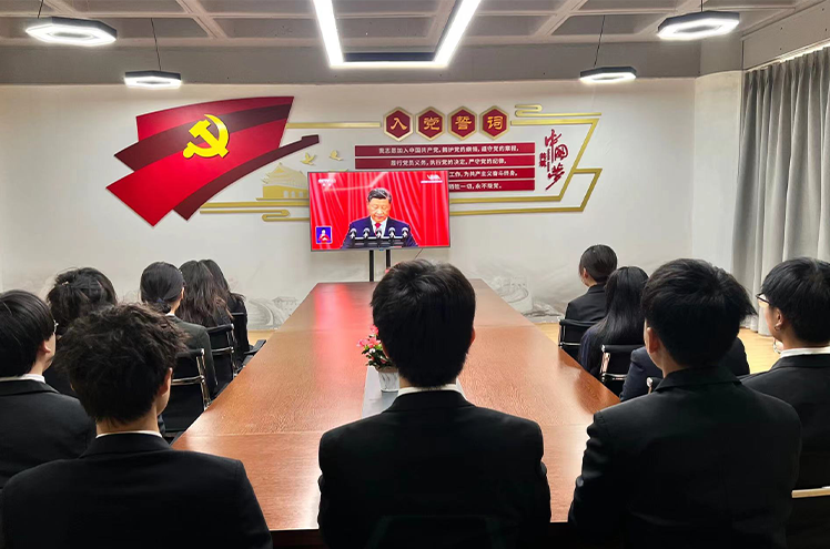 谷雨时代智慧建造学院认真组织收看党的二十大开幕式(图1)
