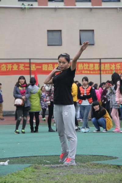 图为铅球比赛.jpg