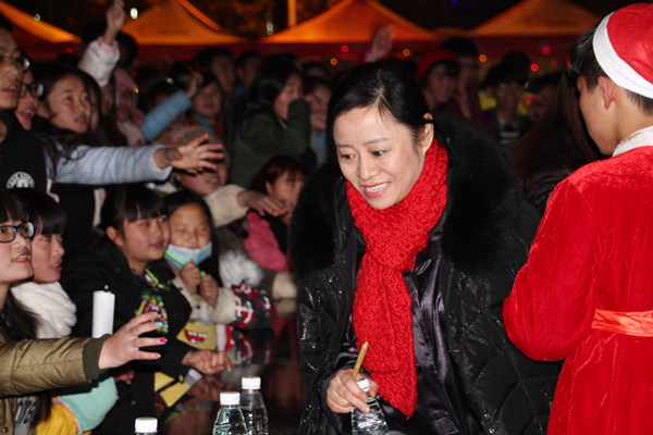图为开幕式晚会互动环节.jpg