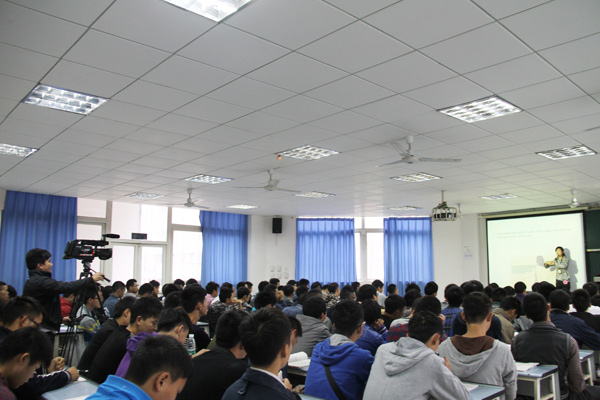 学校组织开展教师授课录像促教学质量提高.jpg