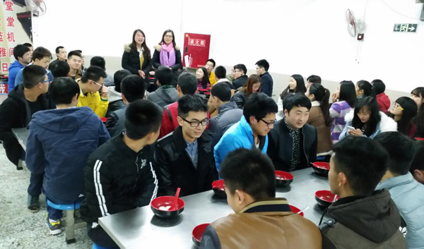 图为辅导员杨俊霞老师元宵节为学生祝福.jpg