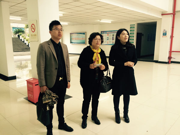 唐倩副院长介绍药学专业实训基地.jpg