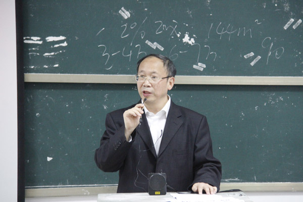 副校长梁桂川发表讲话.jpg