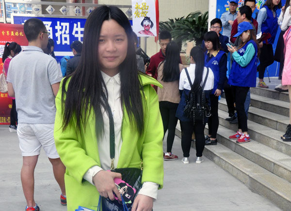 图为参加考试的罗柳同学.jpg