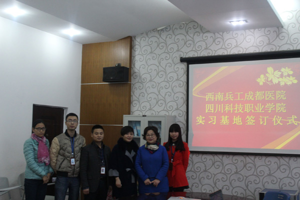 图为参会人员合影1.jpg