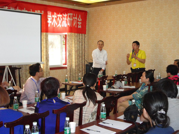 王渝俊院长现场咨询.jpg